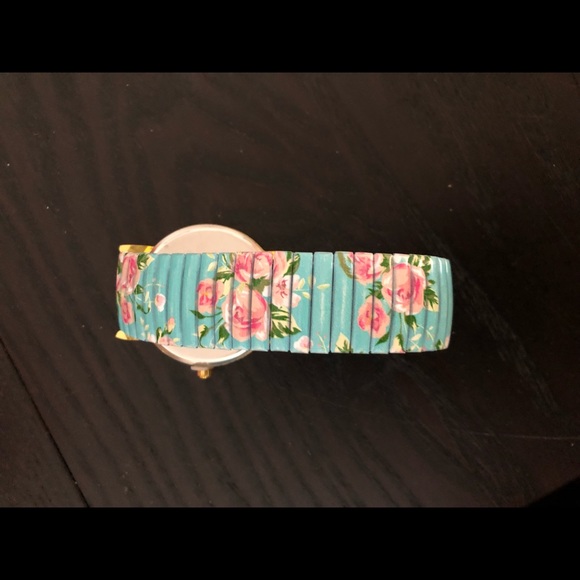 Sold - Picture 3 of 6